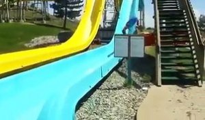 Compilation des chutes en toboggan aquatique