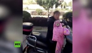 Horreur : pour punir son fils, elle l'accroche à une corde et le traine avec scooter