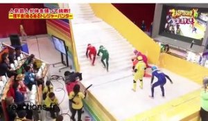 Encore un jeu TV débile venant de Corée... Monter des escaliers couvert d'huile