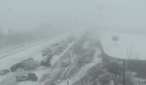 À cause de la neige, une autoroute devient un véritable billard !