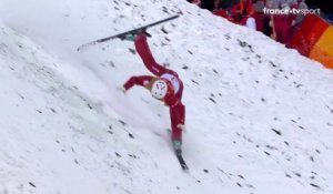 JO 2018 : Ski acrobatique - Florilège de chutes en finale du Saut féminin