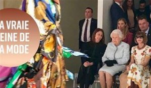 La Reine fait sa première Fashion Week de Londres