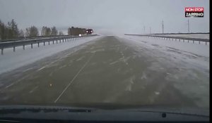 Russie : une déneigeuse fait n'importe quoi sur l'autoroute (vidéo)