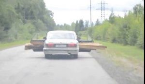 Transporter des troncs d'arbres en voiture.. FACILE !
