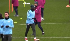 Man City - De retour à l'entraînement, Benjamin Mendy s'offre une belle chute !