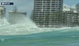 Adrénaline - Surf : Julian Wilson with an 8.17 Wave vs. G.Colapinto