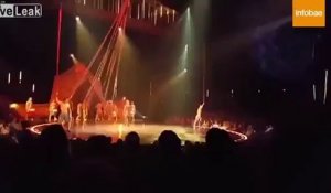 Un acrobate du cirque du soleil chute en plein show