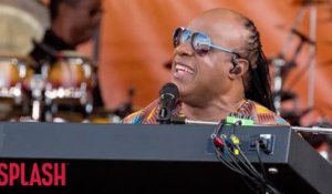 Stevie Wonder defends Bruno Mars