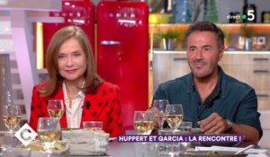 Isabelle Huppert et José Garcia au dîner - C à Vous - 26/03/2018