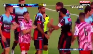 L'horrible tacle en plein visage d'un footballeur argentin (vidéo)