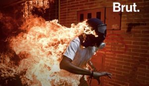 Venezuela : la photo d'un jeune homme en feu fait le tour du monde