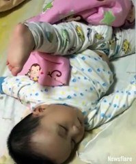 Ce Bebe A Une Drole De Position Pour Dormir Sur Orange Videos