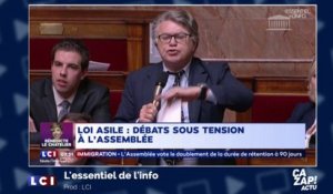 "Trouillard !" : vif échange entre Gilbert Collard et Jean-Luc Mélenchon à l'Assemblée