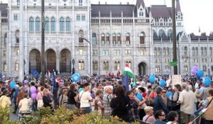 Hongrie: des dizaines de milliers de manifestants contre Orban
