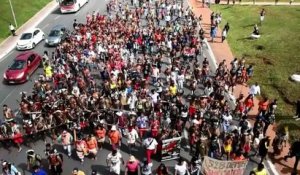 Brésil: Des indigènes marchent pour leurs droits à Brasilia