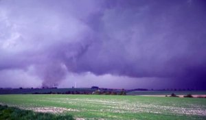 De nombreuses tornades ont frappé la Marne le 29 Avril 2018. Impressionnant