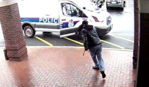 Croche patte sur un homme armé pour aider la police.. cet homme est un héros !