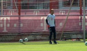 Bayern - Les images de Neuer à l'entraînement