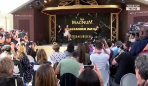 Bella Hadid et Alexander Wang posent pour Magnum