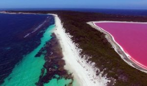 Un lac rose mysterieux en bord de mer en Australie