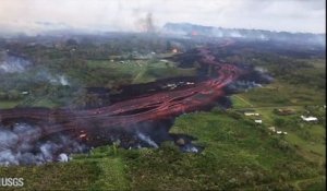 Avancée du volcan d'Hawaï filmée d'hélicoptère !