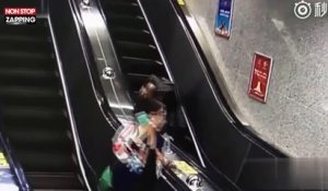 Chine : Une femme en talons chute violemment dans les escalators (Vidéo)