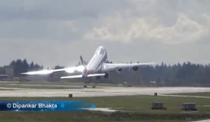 Ce Boeing 747-8 fait coucou au décollage... Bravo au pilote