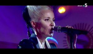 Daphne Guinness - "But I'm not (live)" - C à Vous - 05/06/2018