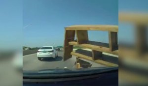Que faisait ce bureau en plein milieu d'une autoroute ?