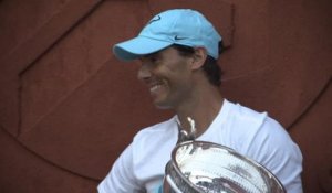 Roland-Garros - Nadal présente son 11e trophée