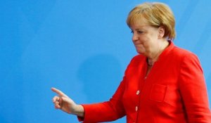 Macron reçu par Merkel sur fond de crise migratoire