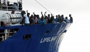 Les 108 migrants du Maersk accueillis en Sicile, une solution en vue pour le Lifeline