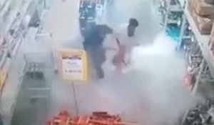 Une jeune fille met volontairement le feu dans un supermarché