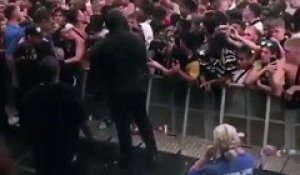 Lil Pump arrête son concert et appelle les secours pour un fan qui fait une crise