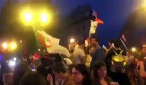 Des algériens se font agresser pour avoir sorti leur drapeau