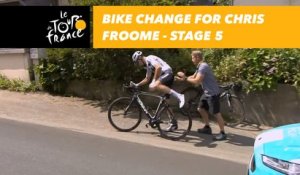 Changement de vélo pour / Bike change for Chris Froome - Étape 5 / Stage 5 - Tour de France 2018