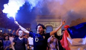 Les Français célèbrent la victoire de leur équipe en demi-finale du Mondial de football
