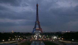 Coupe du monde: la Tour Eiffel devient aussi bleu-blanc-rouge