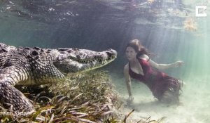 Cette top model nage avec un crocodile pour une séance photo