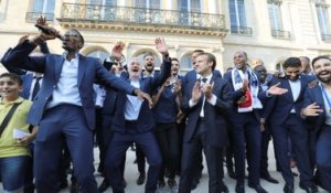 Equipe de France : Pogba a mis le feu au jardin de l'Elysée