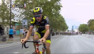 Tour de France 2018 : Le peloton laisse Chavanel rentrer en premier sur Paris