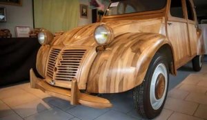 Il fabrique une voiture 2 chevaux entièrement en bois et qui roule! Jolie...