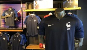 Paris : le maillot Nike avec deux étoiles enfin en vente à la FFF