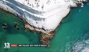 Sicile : une falaise aux pieds d'argile