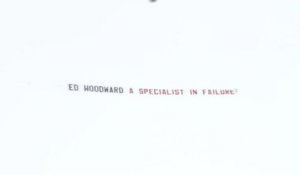 Man United - Une bannière des supporters pour réclamer le départ d’Ed Woodward