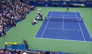 Exténué par la bataille, Thiem a balancé son dernier smash : la balle de match en images