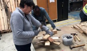 "Do it yourself" : du recyclage de palettes en bois pour les décorations de Noël à Amiens