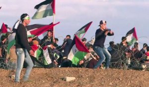 Des Palestiniens manifestent à la frontière entre Gaza et Israël