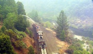 Des pompiers ingénieux stoppent un incendie de forêt à bord d'un train en Californie