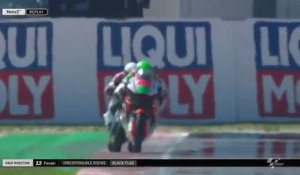 Romano Fenati appuie sur le frein d'un adversaire (Moto2)